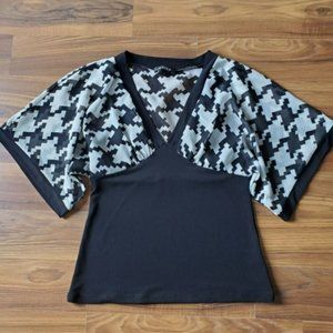A Byer Black & White Houndstooth Top Shirt Juniors Women's Medium M Sheer Blouse